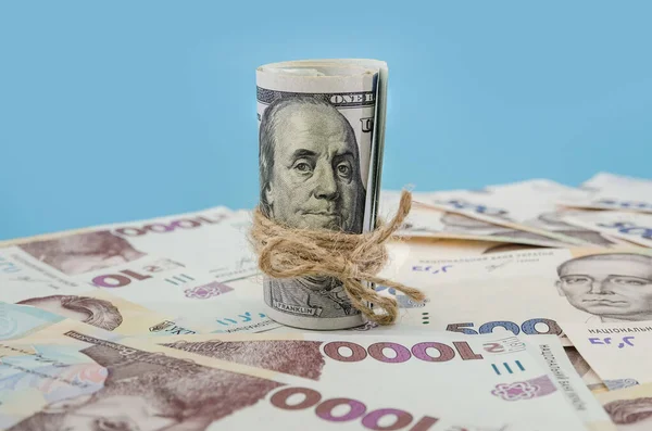 Национальный банк Украины установил на 18 марта 2024 официальный курс гривны на уровне 38,7998 грн/$.