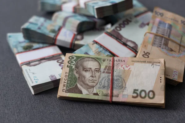 Національний банк України встановив на 20 березня 2024 року офіційний курс гривні на рівні 39,1338 грн/$.