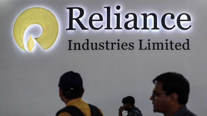 Індійська компанія Reliance Industries не купуватиме російську нафту, завантажену на танкери «Совкомфлота», після нещодавніх санкцій США.