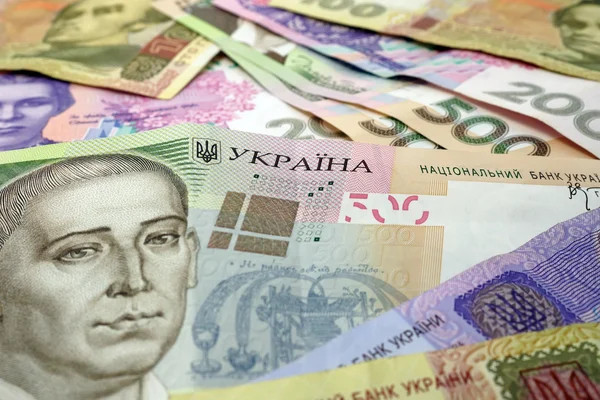 Національний банк України встановив на 28 березня 2024 року офіційний курс гривні на рівні 39,2273 грн/$.