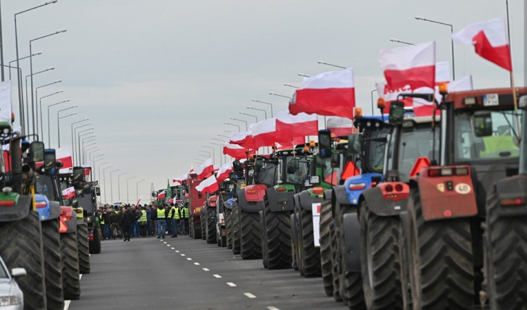 Польские протестующие приостановили блокирование движения грузовиков в обоих направлениях на пункте пропуска «Угринов-Долгобычев».