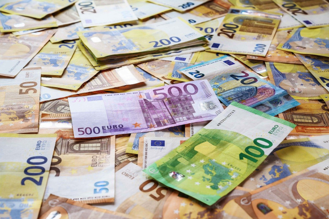 Курс валют на 29 марта: евро в банках и обменниках подешевел на 5 копеек