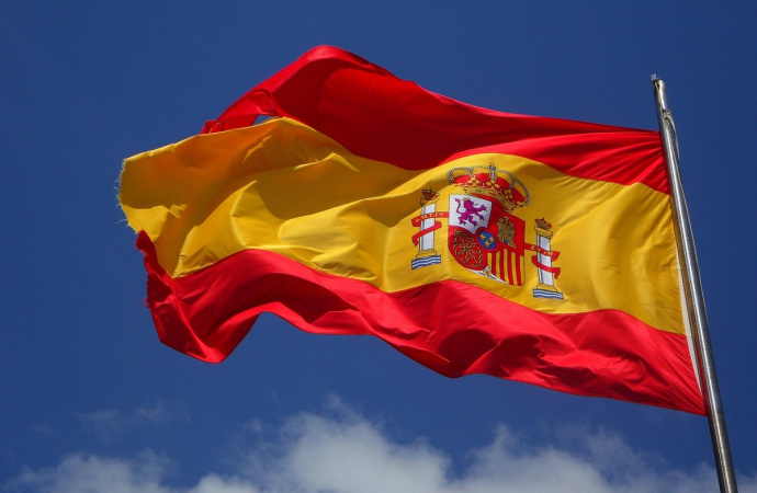 Испания отменит так называемую программу «золотой визы», которая дает право на проживание иностранцам, делающим крупные инвестиции в недвижимость в стране.