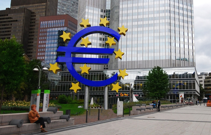 Европейский центральный банк (ЕЦБ) оставил неизменными все три ключевые процентные ставки.