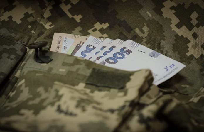 Кабинет министров принял постановление, согласно которому находящимся на передовой военным предусмотрена доплата в размере 70 000 грн.