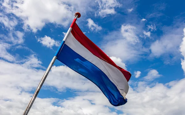 Власти Нидерландов выделят дополнительные 4,4 миллиарда евро в поддержку Украины на период 2024—2026 годов.