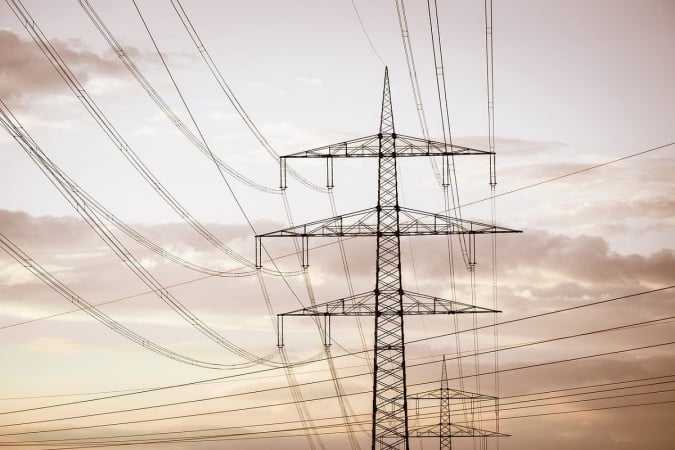 Станом на ранок 18 квітня триває екстрене постачання електроенергії з трьох країн — Румунії, Польщі та Словаччини.