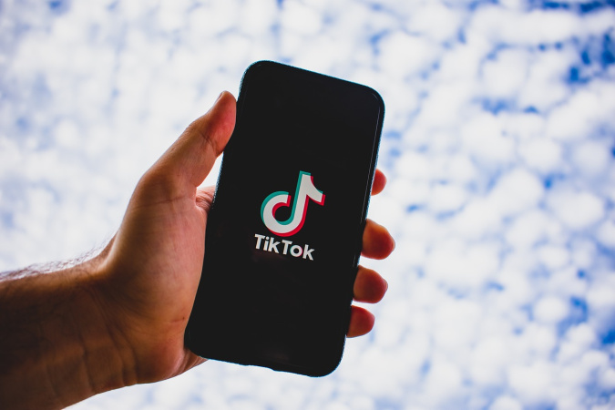 Палата представителей снова приняла законопроект, который может запретить TikTok в США, если китайская материнская компания ByteDance не продаст соцсеть.