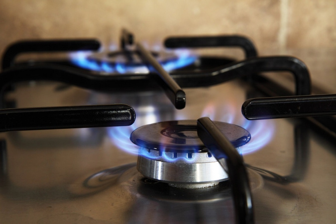 Действующая цена газа 7,96 грн за 1 кубометр для украинских семей останется неизменной, по меньшей мере, еще на один год.