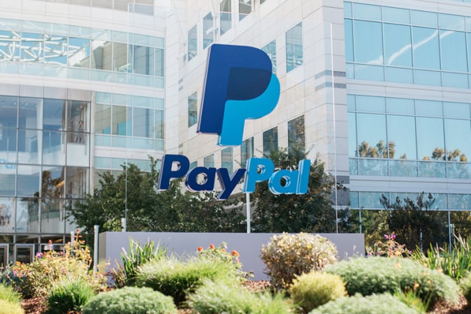 Американская платежная система PayPal Holdings в первом квартале 2024 года увеличила чистую прибыль по сравнению с первым кварталом прошлого года на 12%, выручку — на 9%.