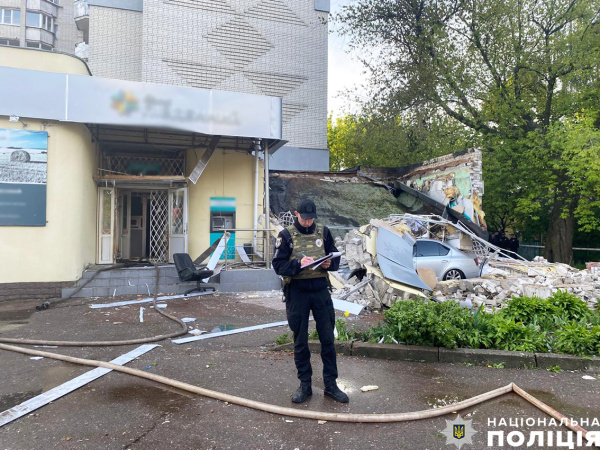 В центре Чернигова около 4 утра 6 мая взорвали отделение банка.