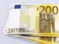 НБУ знижує курс гривні у парі з доларом третій день поспіль, а євро оновив максимум.