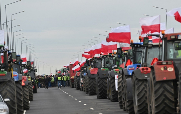Прямі втрати імпорту товарів у перший місяць блокади польськими фермерами пунктів пропуску на кордоні України становили $500 млн, експорту — $160 млн.