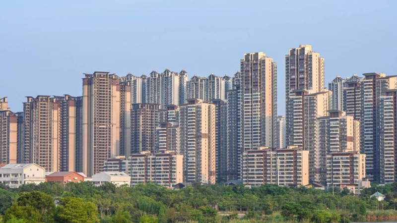 Уряд Китаю оголосив про свою найпотужнішу спробу врятувати місцевий ринок нерухомості, пом'якшивши правила іпотеки та закликавши місцеві органи влади викуповувати непродані будинки.