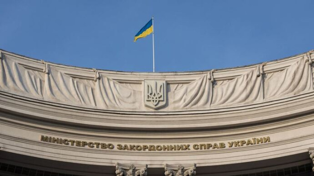 МЗС України дало розпорядження закордонним дипломатичним установам із 18 травня відновити прийом заяв на вчинення консульських дій чоловікам призовного віку, що був призупинений 23 квітня.