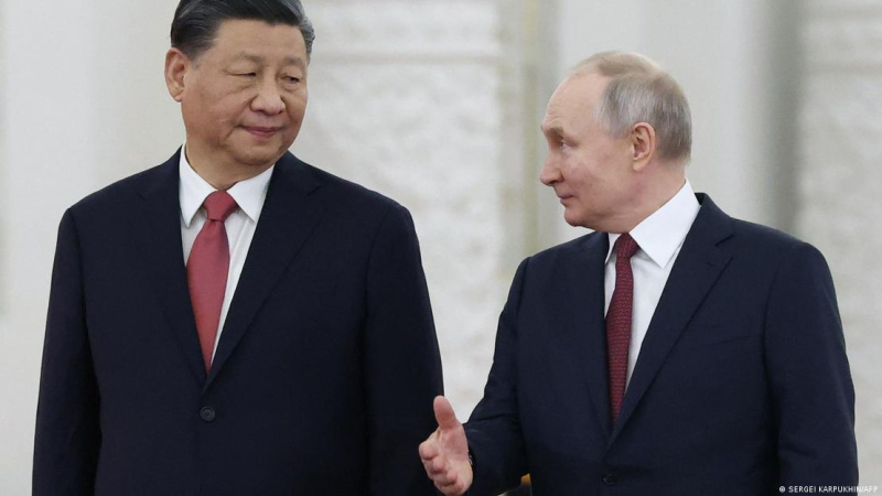 російський президент володимир путін попросив голову КНР Сі Цзіньпіна посилити присутність китайських банків у росії під час переговорів у Китаї в травні.