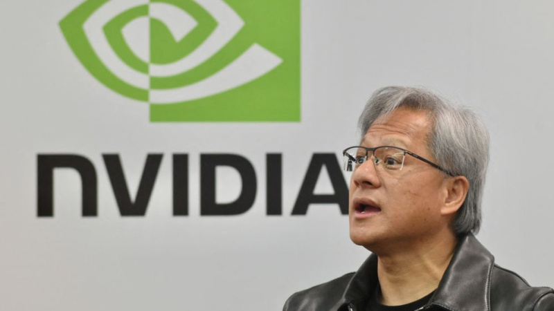 Генеральный директор Nvidia Дженсен Хуанг снова подтвердил намерения компании ежегодно выпускать новые чипы для искусственного интеллекта и сразу представил два новых — Blackwell Ultra и Rubin.