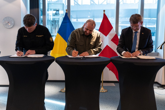 Данія стала першою країною НАТО, яка інвестуватиме кошти у виробництво озброєння на території України.