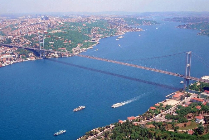 Министерство транспорта и инфраструктуры Турции объявило о повышении на 15% тарифа на проход судов через Босфор и Дарданеллы.