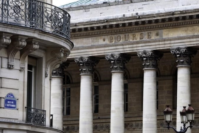 Решение Эмманюэля Макрона объявить досрочные выборы позволило Великобритании отнять у Франции статус крупнейшего фондового рынка Европы.