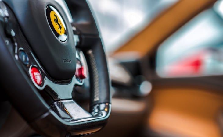 Первый электромобиль Ferrari будет стоить не менее 500 000 евро, поскольку производитель роскошных автомобилей готовится открыть завод, производящий эту модель.