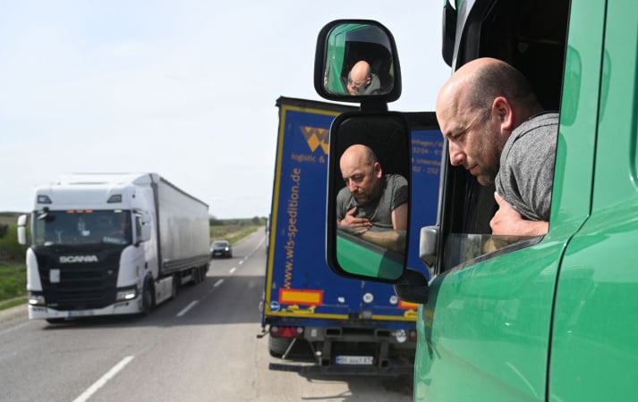 Польская сторона урегулировала ситуацию на границе с Украиной, где снова блокировали движение грузовиков.