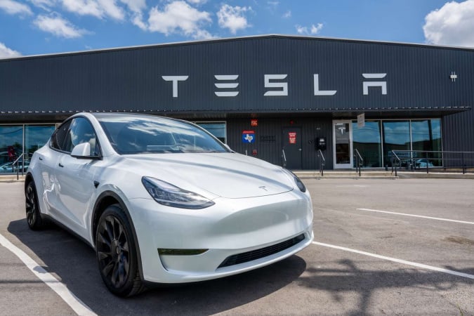 Tesla зафіксувала друге поспіль квартальне падіння постачань.