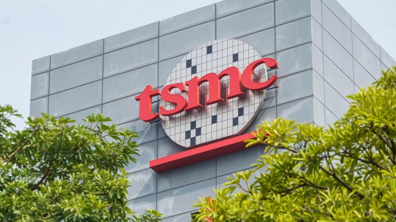 Акції найбільшого у світі виробника чіпів Taiwan Semiconductor Manufacturing Company (TSMC) на Тайвані зросли до рекордного внутрішньоденного максимуму, пише Bloomberg з посиланням на торгові дані.► Читайте телеграм-канал «Мінфіну»: головні фінансові новиниНа максимумі 8 липня акції TSMC коштували 1050 тайванських доларів (близько $32,4), що майже на 4,5% більше за ціну попереднього закриття.