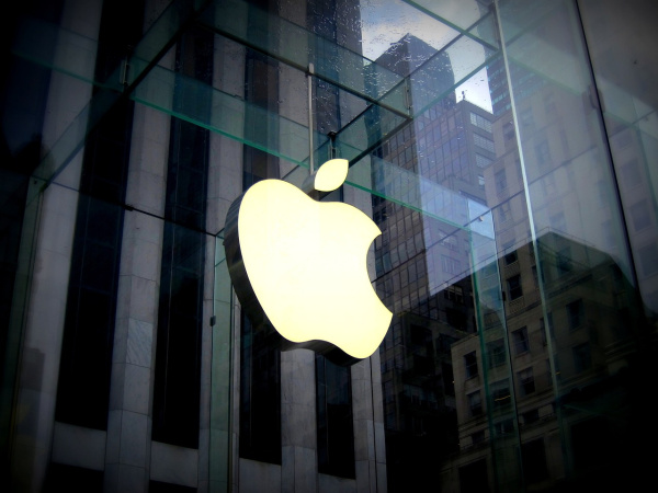 Американська компанія Apple уникла загрози штрафів з боку регуляторів Європейського Союзу, погодившись відкрити свою технологію мобільного гаманця Apple Pay для інших постачальників безкоштовно на 10 років.