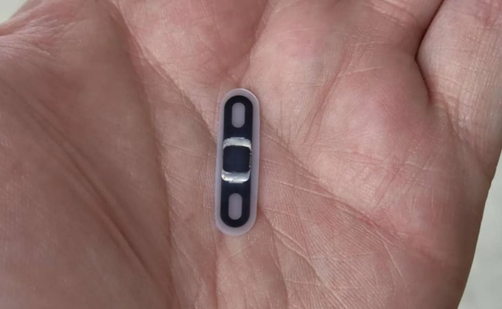 Компанія VivoKey Technologies, яка базується в американському місті Сіетл, пропонує криптовалютний гаманець Apex розміром з таблетку, який імплантується в тіло.