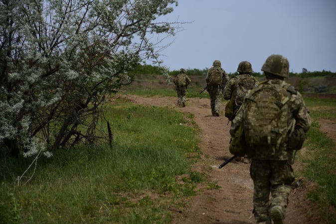 Минулої доби українські захисники ліквідували ще 990 окупантів.