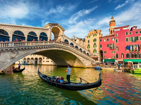 В рамках тестового проекта однодневные путешественники в итальянский город Венеция должны были заплатить за въезд.