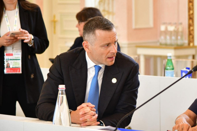 Украина договорилась о реструктуризации долга по евробондам с Комитетом владельцев еврооблигаций.