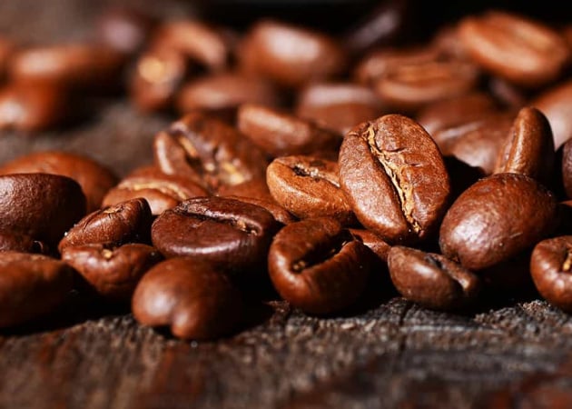 Ціни на каву продовжують зростати, оскільки проблеми з постачанням з В'єтнаму та Бразилії продовжують серйозно впливати на ринок.