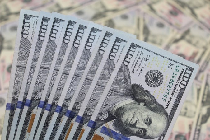 В июне 2024 года объем наличной иностранной валюты, которую банки ввезли в Украину, составил $1,331 млрд, что на $155 млн больше, чем в мае ($1,176 млрд).