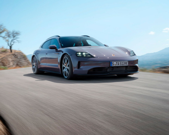 Немецкий автоконцерн Porsche объявил, что полный переход на электромобили займет больше времени, чем ожидалось.