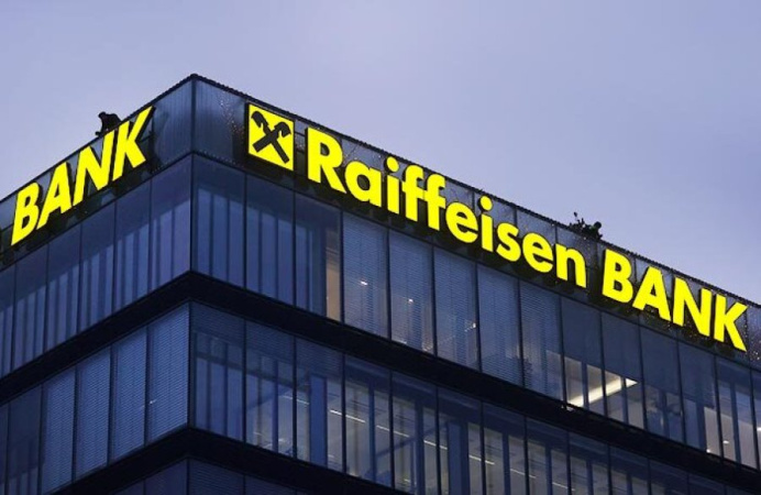 Австрійський Raiffeisen Bank International заявив, що продовжить скорочувати свій великий та прибутковий бізнес на території Росії за угодою з Європейським центральним банком.