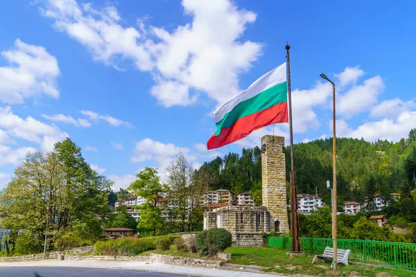 Тимчасовий уряд Болгарії продовжив до кінця 2024 року схему державної підтримки для розміщення українців, які отримали тимчасовий захист, рятуючись від розв'язаної росією повномасштабної війни.