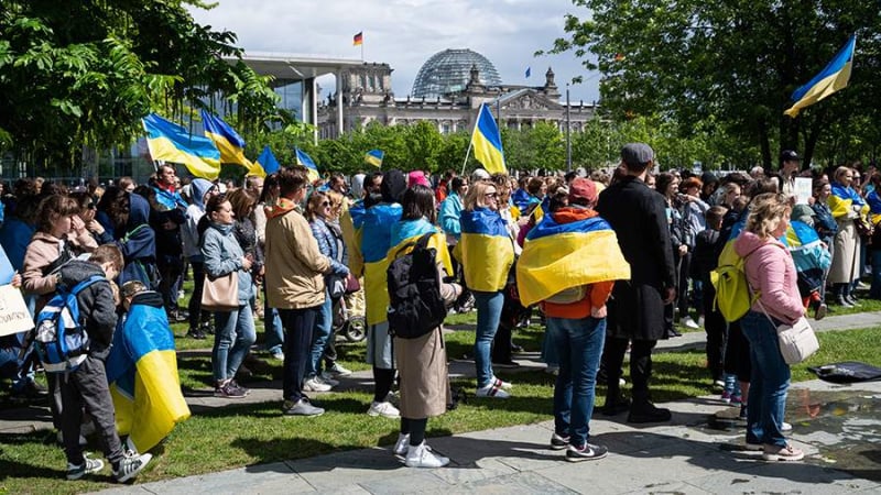 Около трети украинцев в Германии (32%) намерены остаться там на несколько лет.