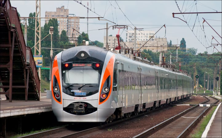 АТ «Укрзалізниця» внесла зміни у розклад руху двох потягів Інтерсіті+, які прямують з Києва до польського Перемишля.