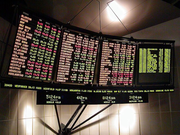 За три недели глобальные фондовые рынки потеряли около 6,4 триллиона долларов, а произошедшее в понедельник падение поразило даже самых опытных трейдеров.
