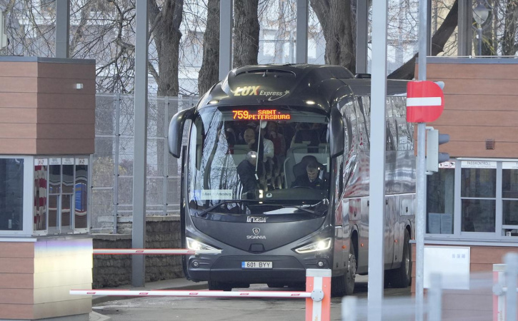 Правительство Эстонии с 8 августа ввело полный таможенный контроль в отношении граждан и грузов, которые едут из россии.