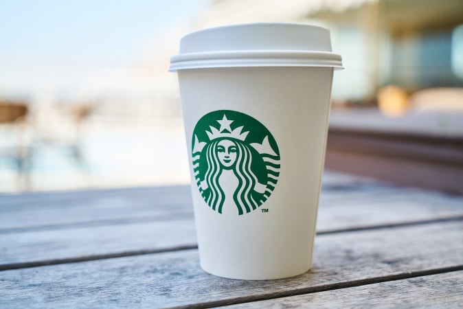 Компанія Starbucks призначила Брайана Ніккола, керівника мексиканського гриль-бару Chipotle, новим генеральним директором мережі кавʼярень.