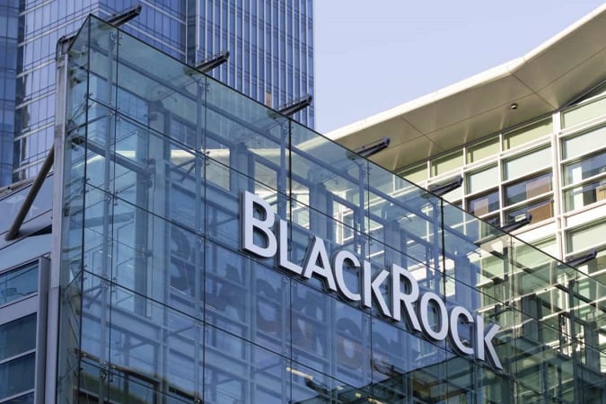 Експерти з Token Terminal прогнозують, що інвестиційна компанія BlackRock створить власний блокчейн і «діятиме за тою самою схемою, що і Coinbase». ► Читайте сторінку «Мінфіну» у фейсбуці: головні фінансові новиниНа думку аналітиків, це дасть змогу BlackRock сконцентрувати облік за всіма класами активів у єдиній, глобальній бухгалтерській книзі.