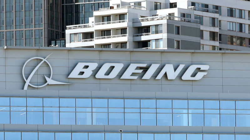 Авіакомпанія Boeing домовилася із профспілкою про підвищення зарплати працівникам на 25%, що може запобігти масштабному страйкові 13 вересня.