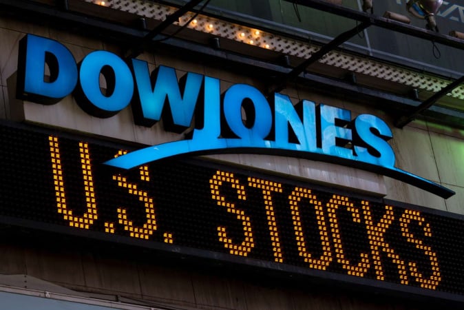 Промисловий індекс Dow Jones підскочив на відкритті торгів у понеділок, перевищивши рекордне закриття 30 серпня, тоді як S&P 500 та Nasdaq втратили позиції, пише Market Watch.►Підписуйтесь на сторінку «Мінфіна» у фейсбуці: головні фінансові новини«Протягом кількох тижнів очікування ринку були спрямовані на зниження ставки на 25 базисних пунктів, але тепер вони, схоже, змістилися у бік 50 базисних пунктів», — йдеться в записці Кріса Ларкіна, керуючого директора з торгівлі та інвестицій в E-Trade з Morgan Stanley.