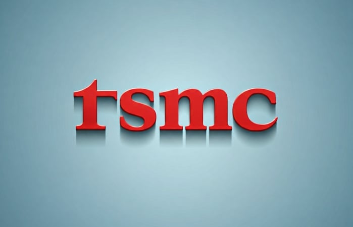 Акции крупнейшего в мире контрактного производителя чипов TSMC, котирующихся на бирже в Тайбэе, достигли рекордного уровня в пятницу после того, как компания обнародовала свои доходы в третьем квартале 2024 года и дала «радужные» прогнозы относительно высокого спроса на искусственный интеллект (ИИ) на последующие годы.