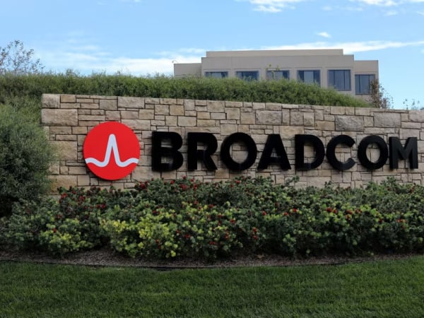 Капіталізація Broadcom Inc., одного з найбільших світових виробників напівпровідникової продукції, вперше перевищила позначку $1 трлн.►Читайте телеграм-канал «Мінфіну»: головні фінансові новиниЩо відомоАкції компанії додали у ціні понад 21% на торгах у п'ятницю.