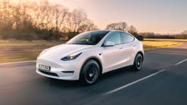 Tesla Model Y возглавила мировой рейтинг самых продаваемых кроссоверов в 2024 году