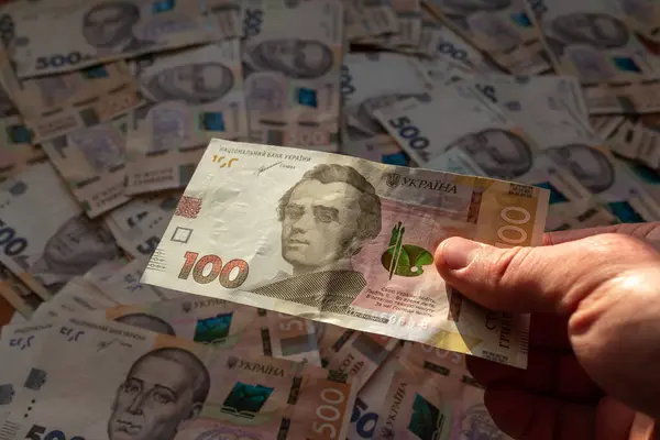 Національний банк України встановив на 3 березня 2025 року офіційний курс гривні на рівні 41,4313 грн/$.